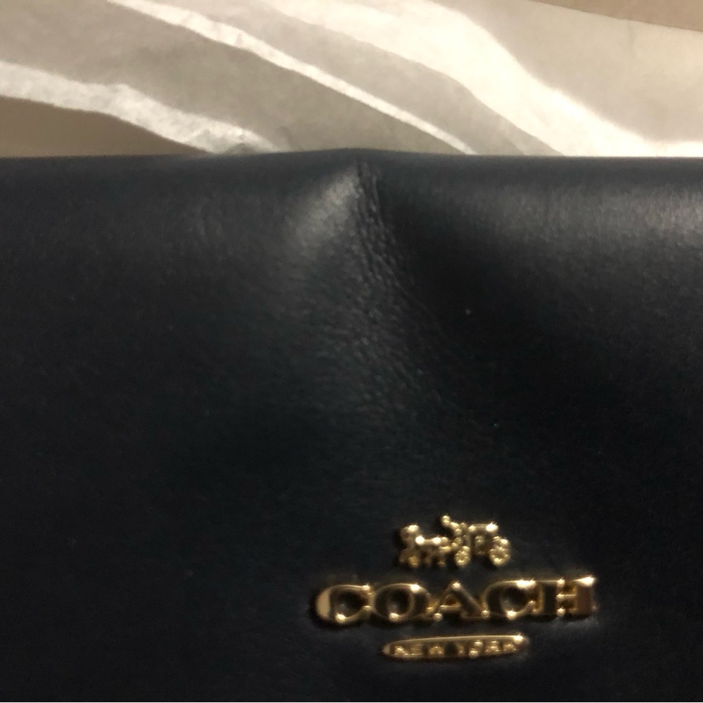 SALE!! Coach Wristlet comes in original box - Picture 16 of 16